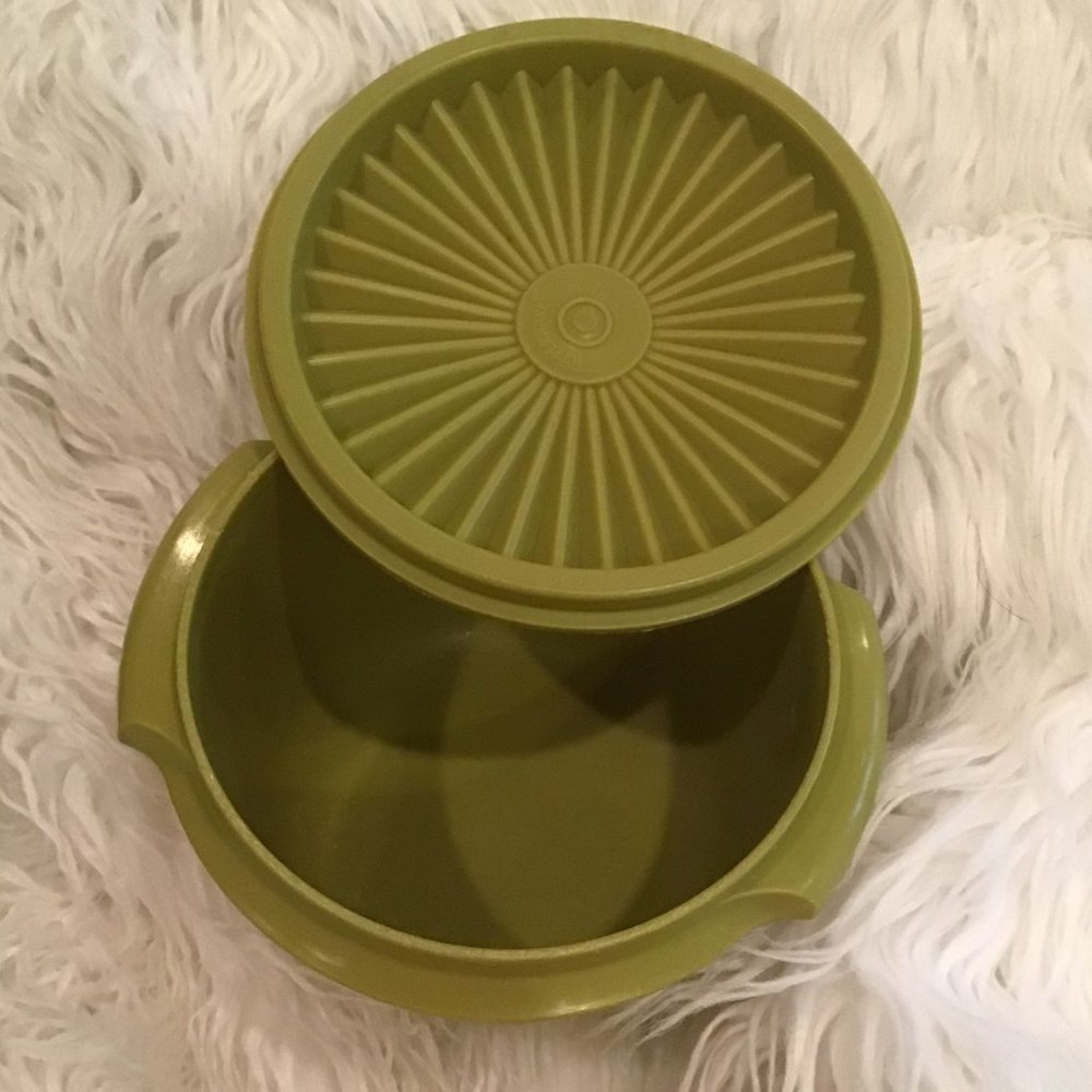 Vintage Tupperware Lidded Bowl - Picture 1 of 4